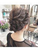 大人可愛いルーズなヘアアレンジ