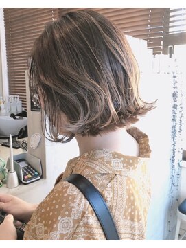 リリ(Riri) スモーキーバレイヤージュ