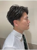 かきあげバングで洗練されたビジネスメンズヘア