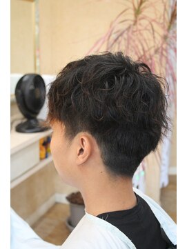 ヘアーステージめぐりや ツーブロックスパイラルパーマ