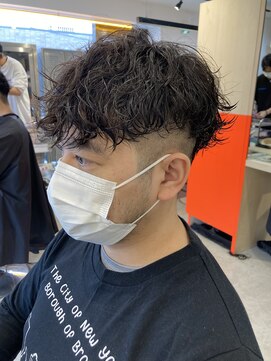 ウェイビーエフティフィフス 横浜西口(WAVEY ft.fifth) メンズマッシュ無造作ツイストスパイラルパーマツーブロック