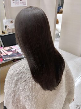 ビーケアーズ トヨカワ(be-cares toyokawa)の写真/【豊橋・豊川】通うほどキレイな髪になれるエイジングケアが叶う白髪染めで"プラス"に捉えてお洒落を楽しむ