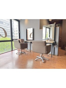 [仙台駅徒歩3分]ベテランスタイリストがマンツーマン対応◎街の喧騒を忘れ、心地良いアロマでリラックス♪