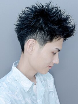 アルム 恵比寿(ARUIM) 横顔映える黒髪刈り上げスパイキーショート