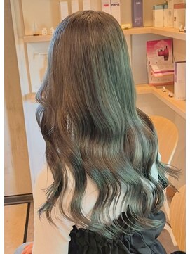 アパートメントヘアー オリーブグレージュ/ダブルカラー/インナーカラー/ブリーチ