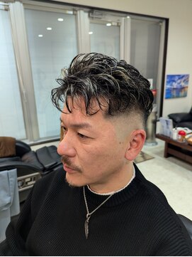 カオル(KAORU) ホワイトメッシュ風×ワイルドパーマフェード