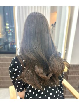 アイドットプラス 札幌大通り(i.+ODORI) ナチュラルレイヤーロングヘアオリーブベージュカラー