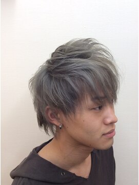 バーバーショップ テト キタヤマ(barber shop tete kitayama) モノトーンシルバーカラースタイル