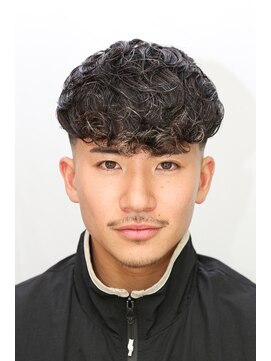 カーウォッシュバーバー(CARWASH BARBER) スペインカールマッシュツーブロックスキンフェード