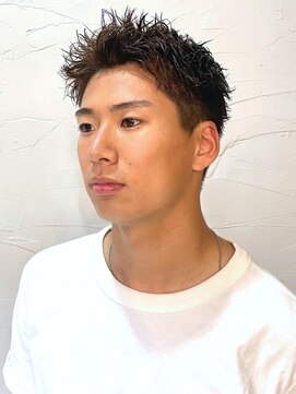 ディスイズバーバーセカンド(THIS IS BARBER 2nd) スパイキーショート　ツーブロック　アップバング　束感