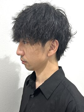 ヒュイル バイ ニアウ(Hwyl by Niau) メンズマッシュパーマニュアンスパーマスパイラルパーマ刈り上げ