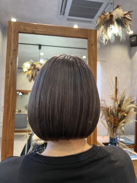 ウイ(ui) グレージュミニボブ