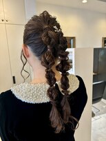 トンネルヘアー(Tunnel hair)&nbsp;変形ポニー