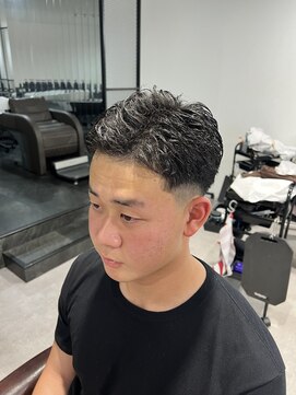 カルロイースタイル(CARLO e-style) サイドパート テーパーフェード