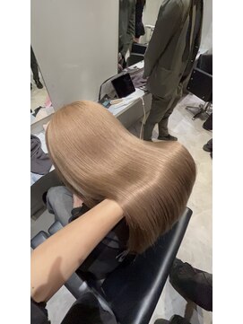 アルーシェ 新宿店(Alushe) ミルクティーベージュ