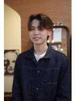エディ(Edy) メンズセンターパートニュアンスパーマブラウンカラー韓国ヘア