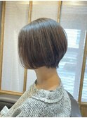 【脱白髪染めハイライト】×すっきりショートボブ
