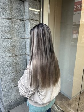 リングバイモアムー(Ring by Moremuu) Issyバレイヤージュ