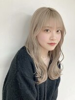 コワファーストナガサキシャンプーボーイ(COIFF1RST NAGASAKI SHAMPOO BOY)&nbsp;ブリーチ2回 ホワイトベージュ