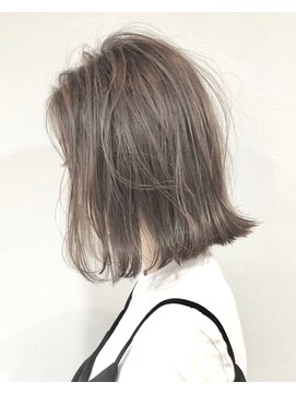 ヲタク(wotaku.) グレージュブリーチカラーミルクティーグレー外はねボブブリーチ