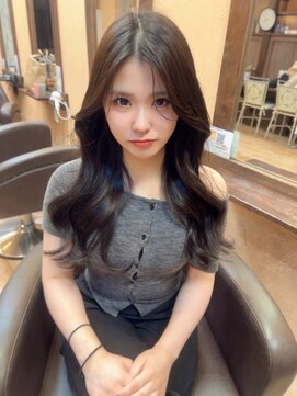 モアムー(Moremuu) 【リエ】中韓ミックスくびれレイヤー