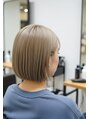 ヘアーデザイン ピニック(hair design P2C) ベージュブロンド。重く見えがちなショートの相性もGOOD