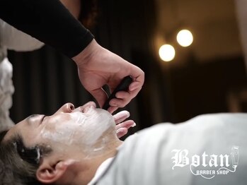 ボタン(Botan)の写真/ヒゲや眉の身だしなみを整える。日々のメンテナンスは“Botan BARBER SHOP”で。