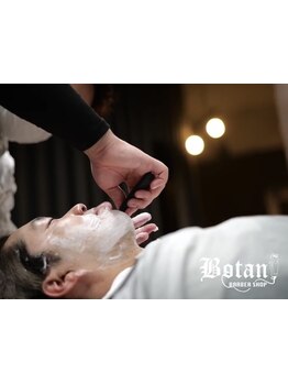 ヒゲや眉の身だしなみを整える。日々のメンテナンスは“Botan BARBER SHOP”で。