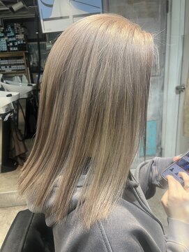 ロア インターナショナル 新宿店(LoA International) 新宿/ハイトーン/ミルクティーベージュ/ダブルカラー/ブロンド