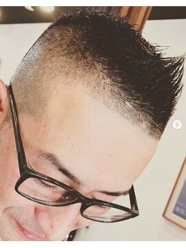 バーバー アカダマ ソフモヒ風ベリーショート