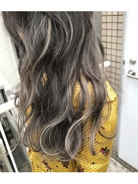 ジーナ(XENA) モノトーンハイライト