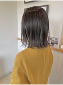 オリーブグレージュ