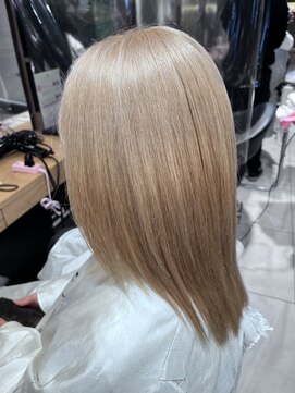 リー 京橋(Lee) ホワイトベージュカラー　山下志穂