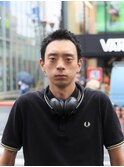 黒髪短髪　刈り上げないスパイキーショート　くせ毛メンズ