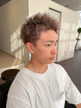 フラッグ ヘアー 天神西通り店(Flag HAIR) スパイキーショートブリーチダブルカラーハイトーン刈り上げ