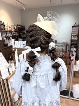 ディープ(Deep) ツインテール 編み込み リボン ヘアアレンジ 可愛い ヘアセット