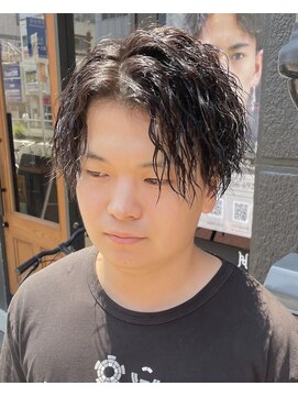 フリーク バーバーショップ 都島店(FREAK BARBER SHOP) 黒髪縦落ちツイストスパイラルパーマエモセンターパート