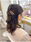 結婚式 二次会 お呼ばれ ハーフアップ×ゴールドピン