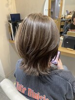 パラゴ(PARAGO.)&nbsp;ウルフレイヤー/白髪ぼかしハイライト/グレイッシュカラー