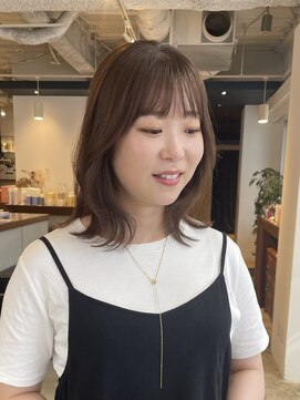 柔らかブラウン×ふんわりレイヤーミディ