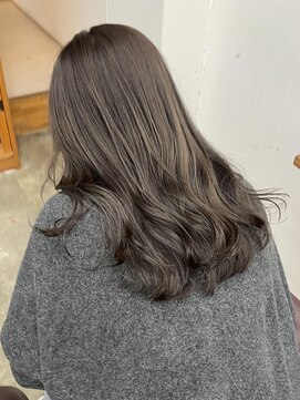ヘアーアイストゥーレ(HAIR ICI TRE) ブリーチなしカラー グレージュ春カラー担当渡辺聖