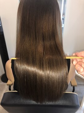 アールサロン アオヤマ(Rr SALON AOYAMA) プラチナミネコラストレート