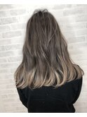 エアータッチでバレイヤージュグラデーションに