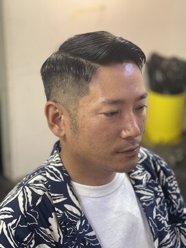 メリケンバーバーショップ フクオカ(MERICAN BARBERSHOP FUK) かき上げヘアショートレイアーくせ毛風パーマコンマヘア641