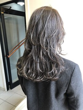 ペネロープ(Penelope) ［新宿］レイヤー/極細ハイライト/グレージュ