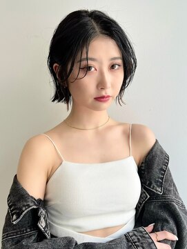 ヴェイン 渋谷(vain) 耳掛け　切りっぱなしボブ　外ハネ　透明感　アッシュカラー