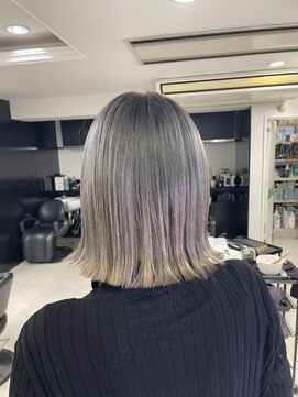 アイズ 本厚木(AIZU) シャドウルーツ ホワイトグレージュ