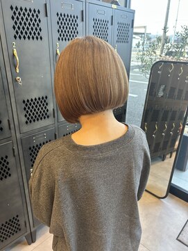 アチーブリス(achieve Liss) 切りっぱなしミニボブ透明感ミルクティーダブルカラー20代30代