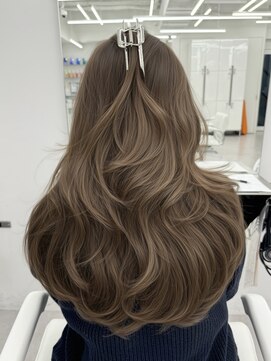 アマトウキョウスマートサロン(AMA TOKYO×Smart Salon) ヘーゼルベージュ ブリーチなし レイヤーカット 海外風