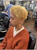 金髪スパイキーショート